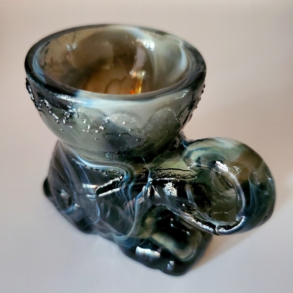 Rare "Packy the Elephant" Black & White Slag Glass Paperweight or 🥚 Holder - Picture 4 of 13
